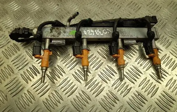 Toyota C-HR I Fuel distributor 82125F4020A