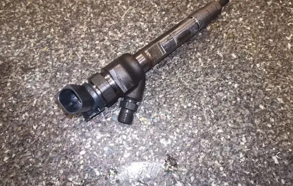 BMW 4 F36 Gran coupe Fuel injector 0445110743 8514148