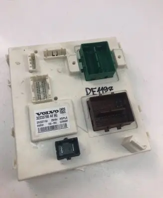 Volvo XC90 Central body control module 32233798AE