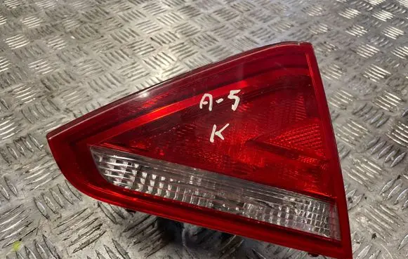 Audi A5 8T 8F Tailgate rear/tail lights 8T0945093