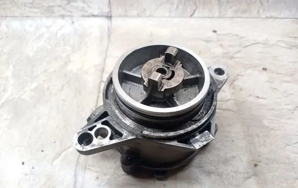 BMW 5 E39 Vacuum pump 2249939