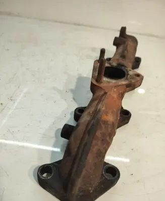 KIA Carens II Exhaust manifold