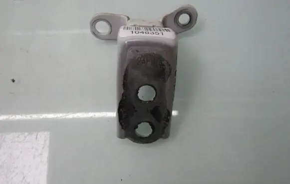 Honda HR-V Front door upper hinge