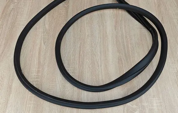 BMW 4 G22 G23 G24 G26 Front door rubber seal 7482709