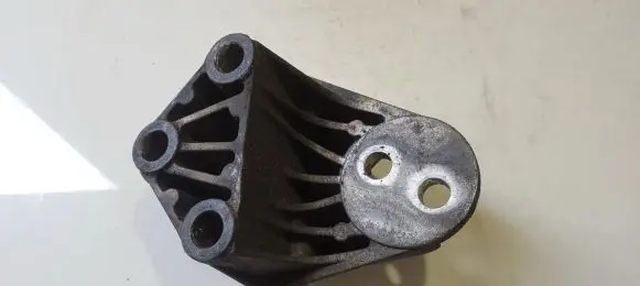 Opel Vectra B Engine mounting bracket 9224052 04499029