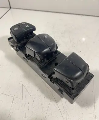 Nissan Qashqai Quarter vent window switch 