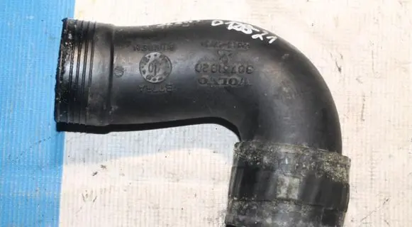 Volvo XC90 Engine coolant pipe/hose 30751920