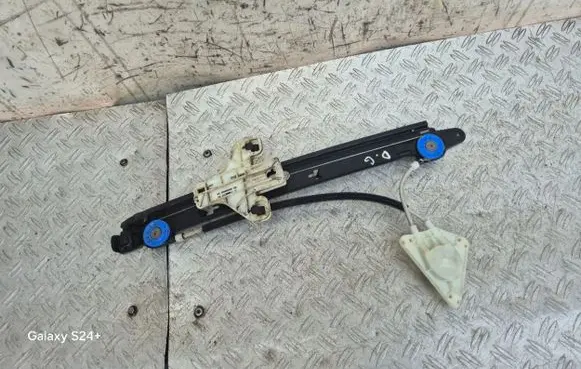 Seat Altea XL Rear window lifting mechanism without motor