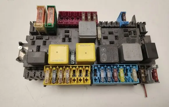 Mercedes-Benz B W246 W242 Fuse module A2469060093