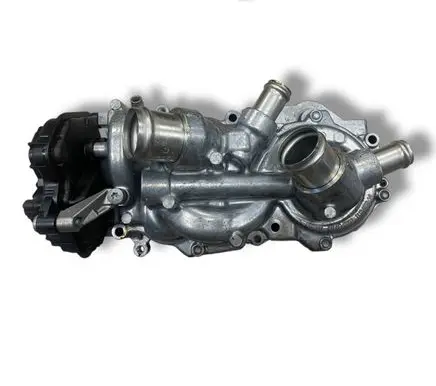 Volkswagen Golf VII Water pump 05E121117K