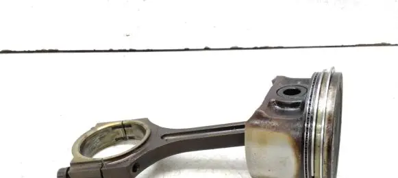 KIA Sportage Piston with connecting rod