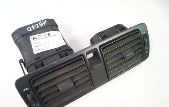Volvo V50 Dash center air vent grill
