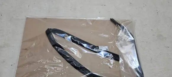 Mercedes-Benz Vito Viano W447 Rubber seal front coupe door window A4477200100