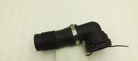 Engine coolant pipe/hose
