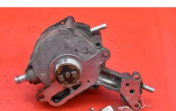 Skoda Octavia Mk2 (1Z) Vacuum pump 038145209C