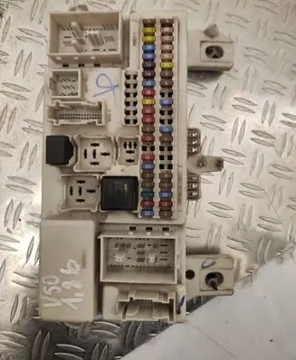 Volvo V50 Fuse module 8690719 519096119 280904