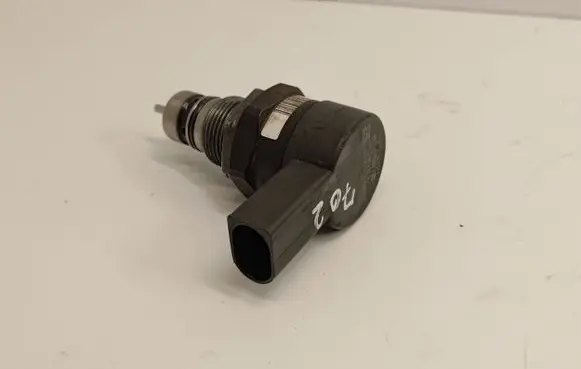 BMW 5 E60 E61 Fuel pressure regulator 7805733 13537805733 0281002481