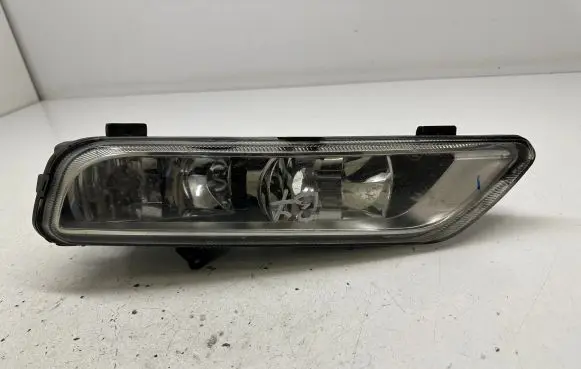 Volkswagen PASSAT B7 Front fog light