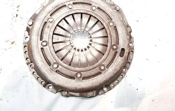 Volkswagen PASSAT B6 Pressure plate TYPM240E