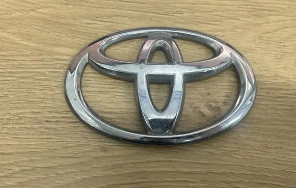 Toyota Yaris Manufacturers badge/model letters 9097502071