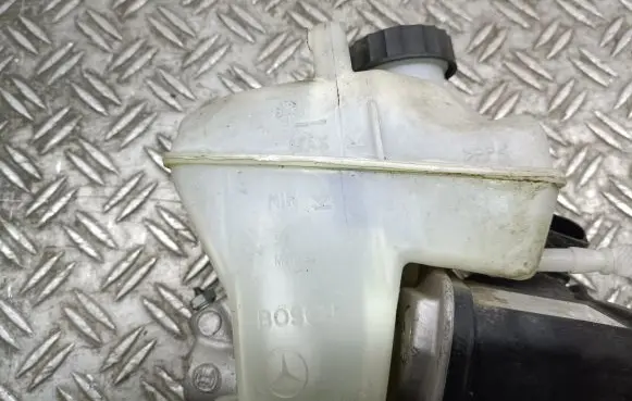 Mercedes-Benz E W211 Master brake cylinder 2114300302