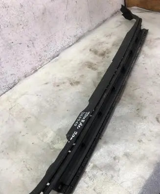 Volkswagen Touran III Front bumper lower grill