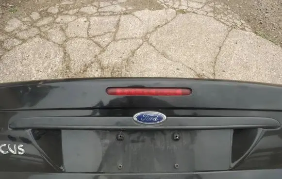 Ford Focus Trunk door license plate light bar 