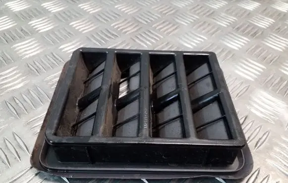 Chrysler Grand Voyager V Quarter panel pressure vent 05058643AA