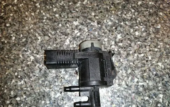 Volkswagen Caddy Turbo solenoid valve 1K0906283A