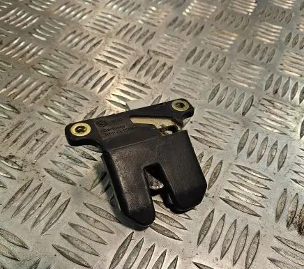 Audi A4 S4 B5 8D Tailgate/trunk/boot lock/catch/latch 8D5827505
