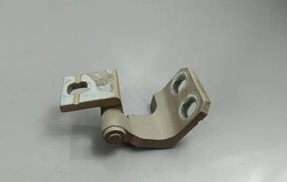 Fiat 500X Front door lower hinge 