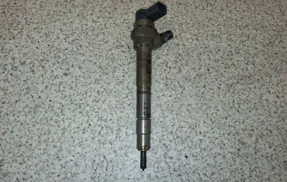 Volkswagen Tiguan Fuel injector 0445110369