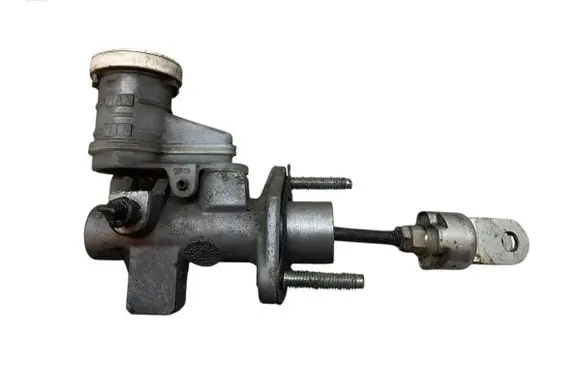 Mitsubishi L200 Clutch master cylinder 