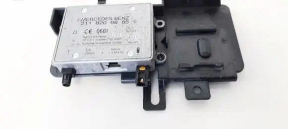 Mercedes-Benz CLK A209 C209 Antenna control unit 2118200885 09701212