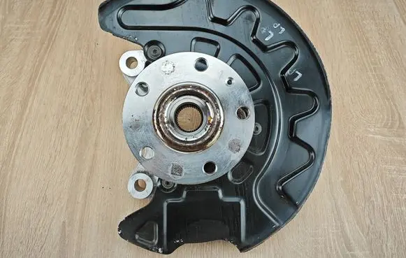 Audi Q3 F3 Front wheel hub 5Q0407257A 5Q0407621E