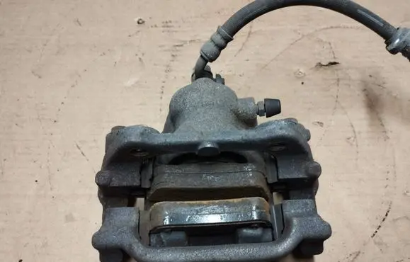 Honda CR-V Rear brake caliper