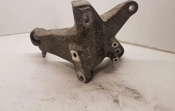 Audi A8 S8 D3 4E Engine mounting bracket 4E0199308BJ