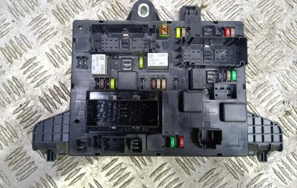 Opel Zafira C Fuse box set