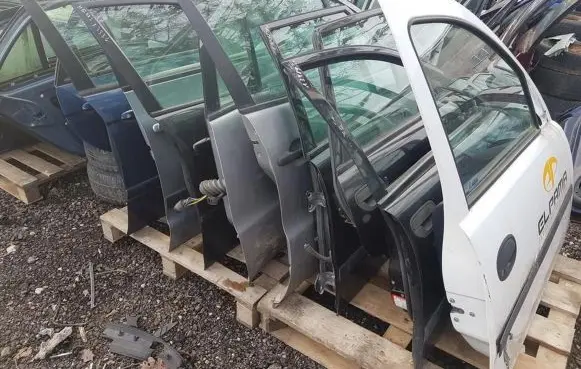Volvo S40, V40 Front door juodos