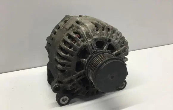 Volkswagen PASSAT B6 Generator/alternator 06F903023C