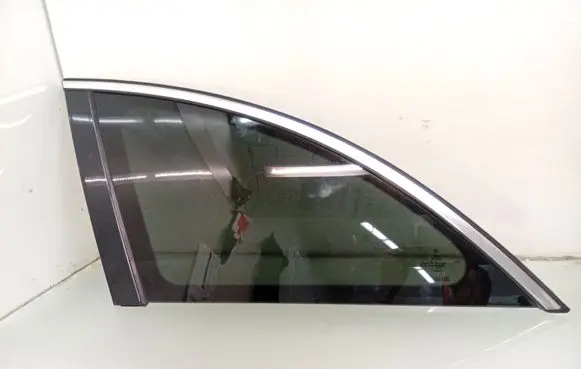 Mercedes-Benz R W251 Rear side window E000251 AS3 43R000266