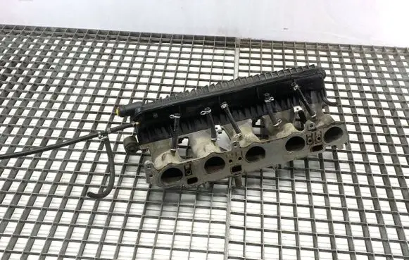 Volvo V70 Intake manifold 30650184