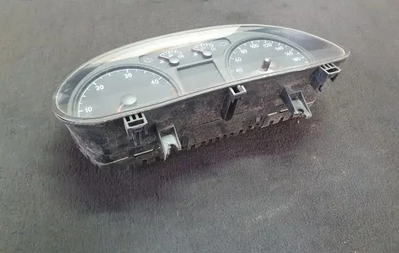 Volkswagen Polo Speedometer (instrument cluster) 6Q0920820L 21010212427