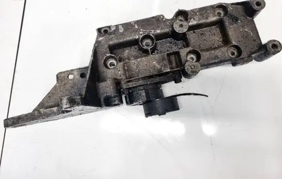 Volvo XC90 Engine mounting bracket 8642196