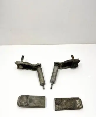 Engine mount bracket