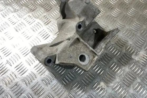 Volvo XC60 Engine mounting bracket 6G926P096 6G926P096FC