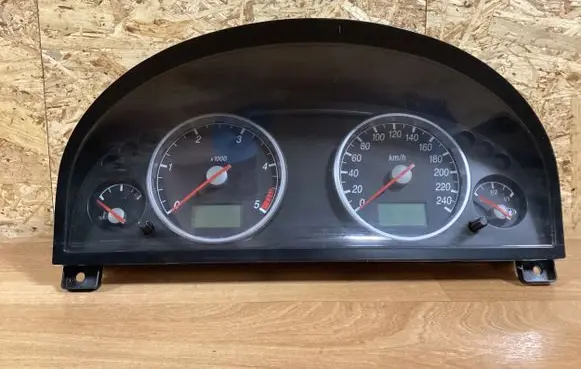 Ford Mondeo Mk III Speedometer (instrument cluster) 1S7F10841 44ZU187 6620
