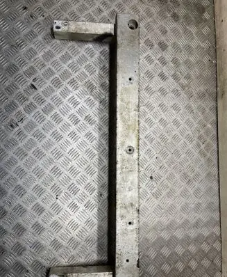 Radiator mount bracket