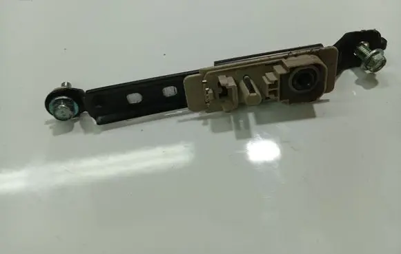 Nissan Note (E11) Seat belt adjustment rail 