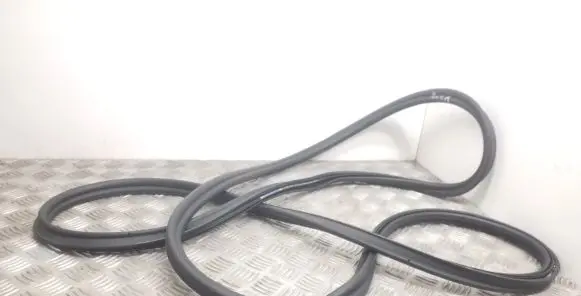 Audi Q3 F3 Trunk rubber seal (body) 83F827705
